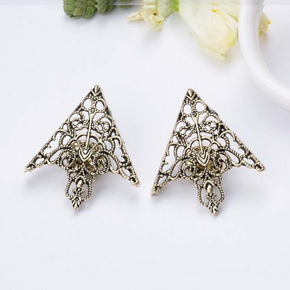 Goth Triangular Hollow Filigree Collar Tip Pins - Picture 10 of 16